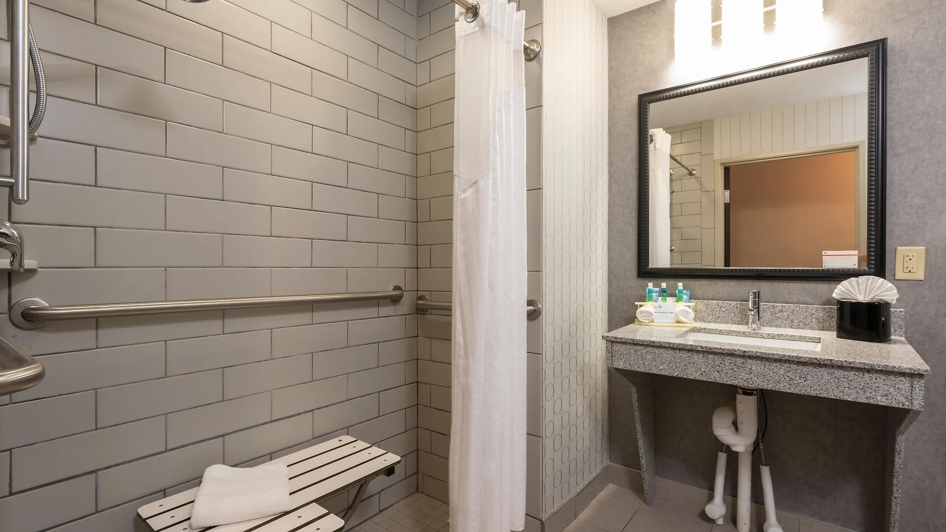 Holiday Inn Express & Suites Columbus - Polaris, An Ihg Hotel